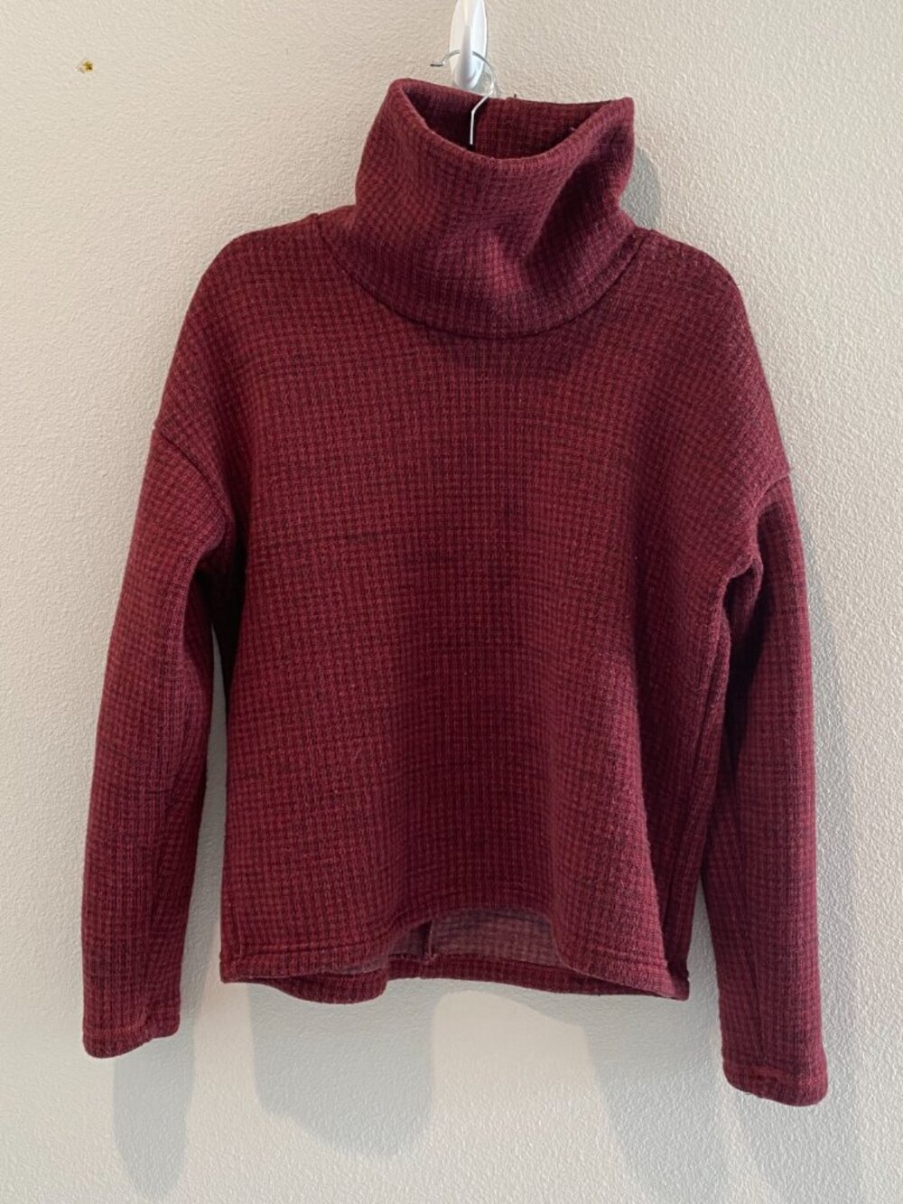 Columbia Women's Chillin Fleece Waffle Knit Cowl Neck Sweater Medium Burgundy